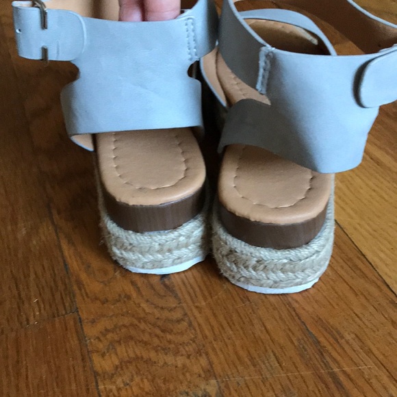 Mediterranean Platform Sandals - Picture 3 of 3